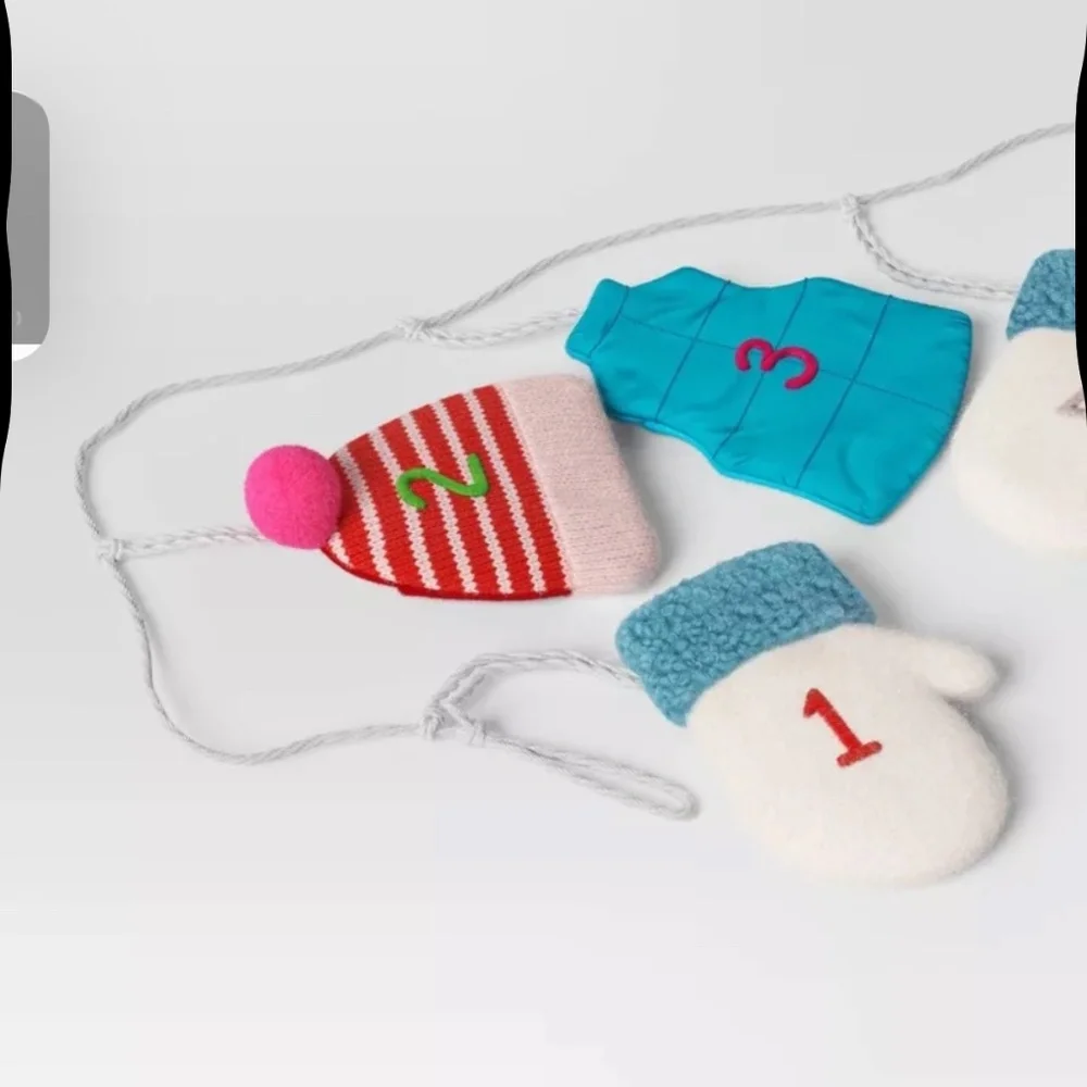 6' Fabric Mitten Hat Vest Christmas Advent Calendar Garland White/Blue/Red nwt